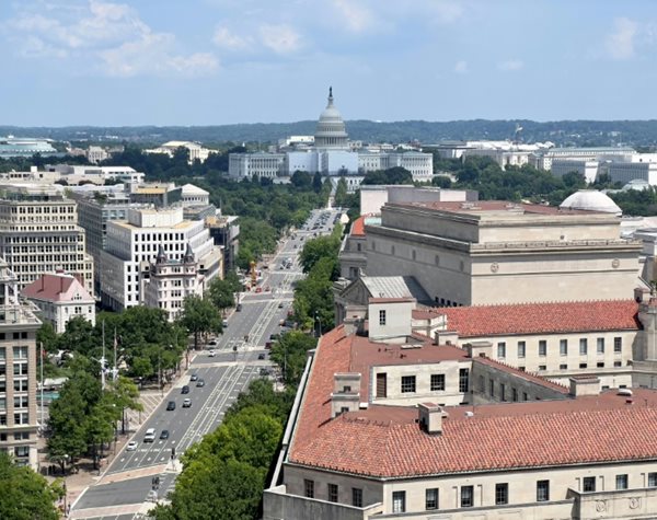 US Capital Sputters as Federal Workers Stay Home