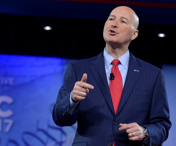 pete ricketts speaks at an event