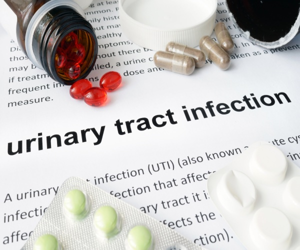 Urinary tract infection on diagnosis pad with various pills/treatments around it