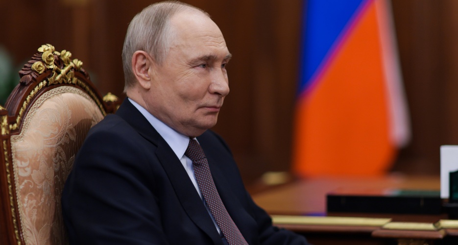 Putin Tells Tehran: Russia Stands by Iran