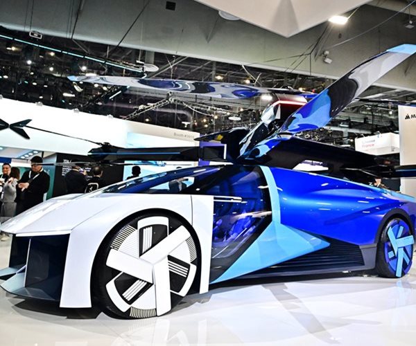 2025 CES to Showcase Auto, Tech Glitz — & Tariffs