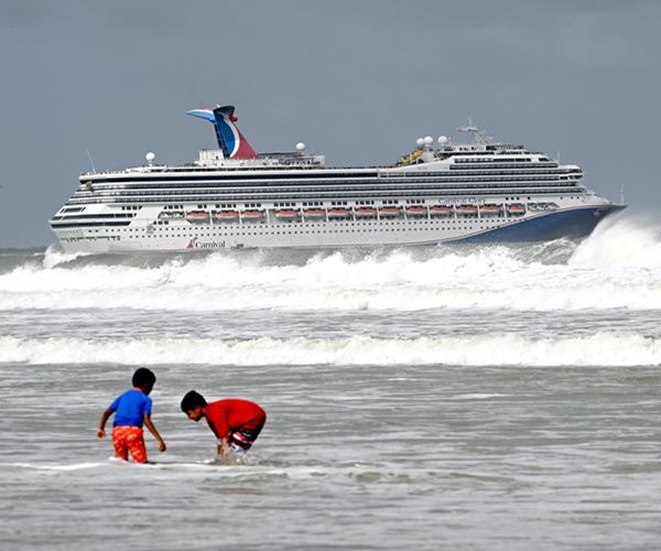 Travel Stocks Slide as Oil Spikes on Mideast Conflict