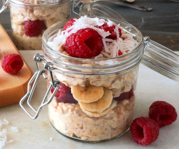 overnight oats with berries