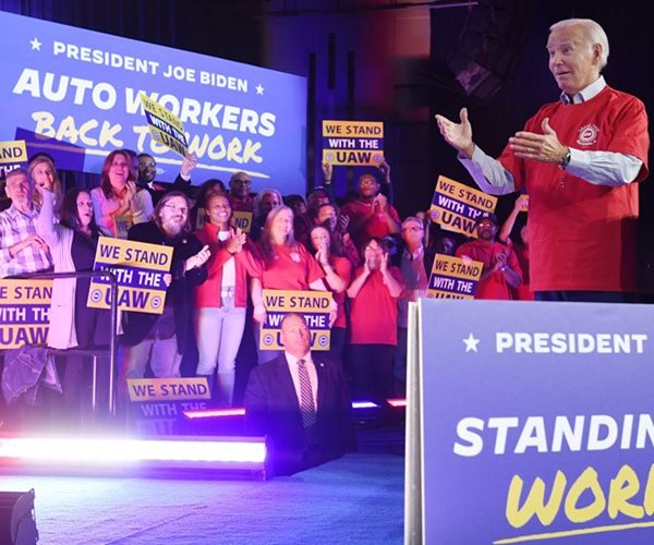 Biden Wants UAW-Style Deal for All US Auto Workers 