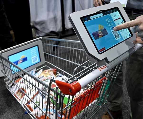 Bridgewater: AI Spending Frenzy to Keep Lifting Economy