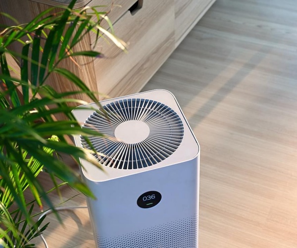 air purifier in home