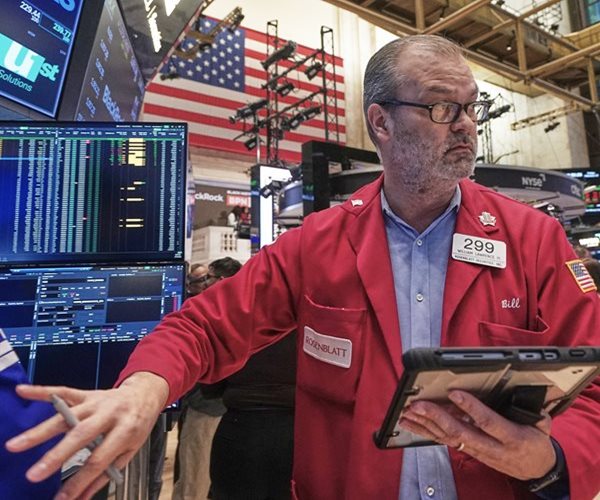  Dow Surges 378 Points a Day After Slumping on AI Angst