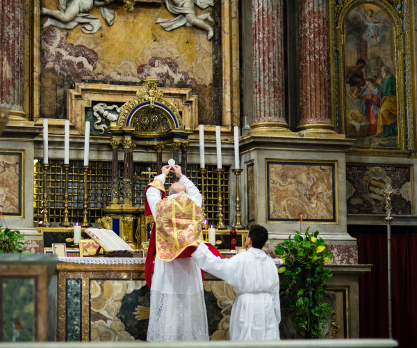 Traditional Mass Endures