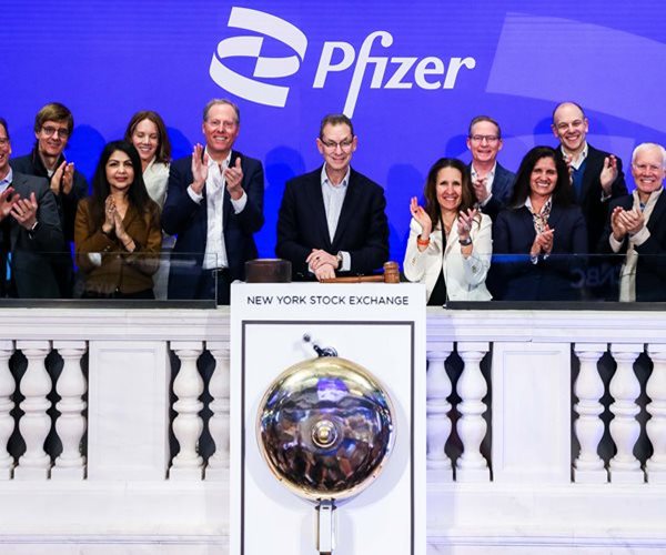 Dow Tumbles 950 Points as Oil Climbs to $84