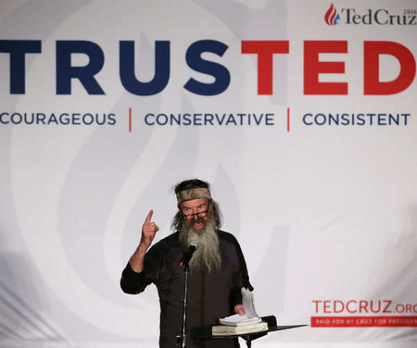 duck dynasty star phil robertson is shown at a fundraiser for ted cruz