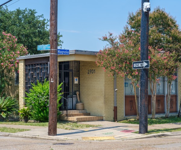 shuttered abortion clinic in the crescent city 