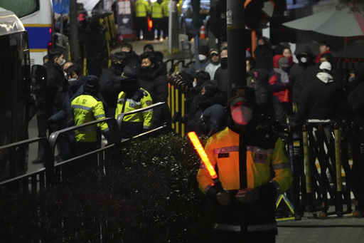 South Korean Authorities Arrive at Residence of Impeached President for 2nd Attempt to Detain Him