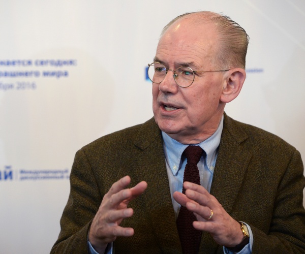 John J. Mearsheimer speaks at a meeting