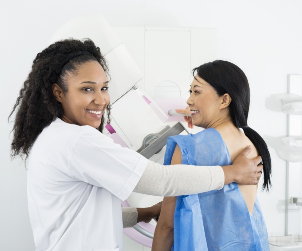 woman undergoing a mammogram